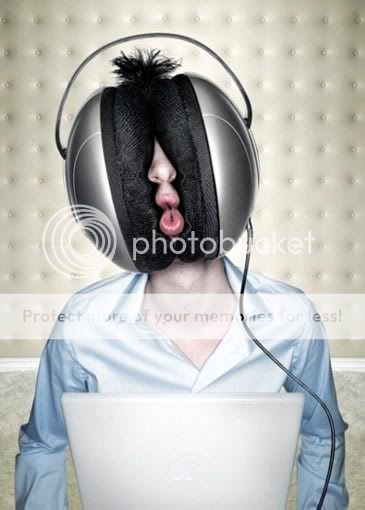 http://i659.photobucket.com/albums/uu313/wayangtimes/huge-headphones.jpg